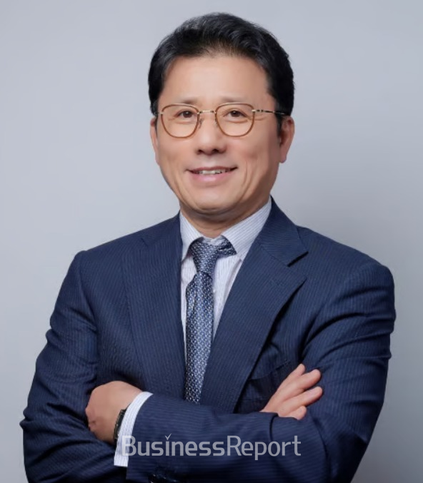 24회 뉴욕헬스포럼에서 수상한 이경률 SCL그룹 회장  [사진제공=SCL사이언스]
