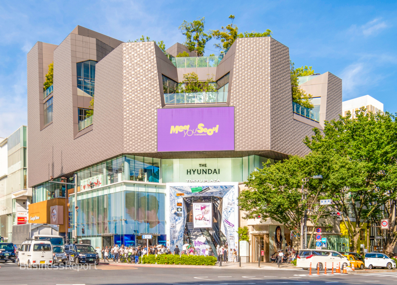 오는 10일 도쿄 오모테산도 거리에 문을 여는 더현대 글로벌의 첫 플래그십 스토어 ‘더현대(THE HYUNDAI, ザ・ヒョンデ)’ 전경 사진.